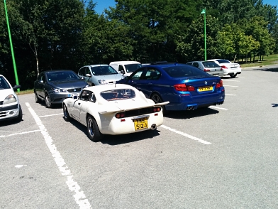 M5 with its support vehicle at the lunch stop